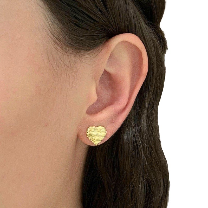 BRINCO CORAÇÃO ESTAMPADO DE BOLINHAS 10MM // QTDE PCT: 5 PAR // VAL UNIT: R$ 2,98