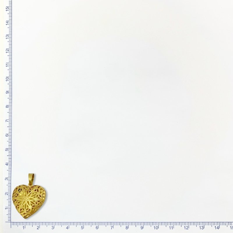 RELICÁRIO EM FORMATO DE CORAÇÃO COM DETALHES TRABALHADOS // QTDE PCT: 5 PC // VAL UNIT: R$ 6,45