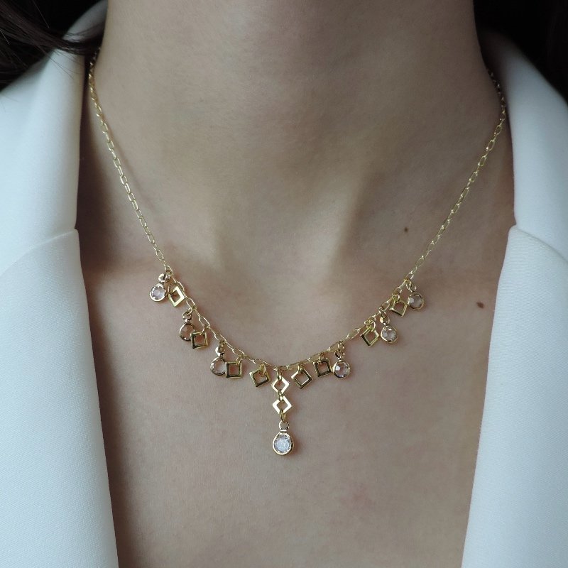 GARGANTILHA QUADRDINHOS VASADOS PEDRAS // QTDE PCT: 5 PC // VAL UNIT: R$ 6,79