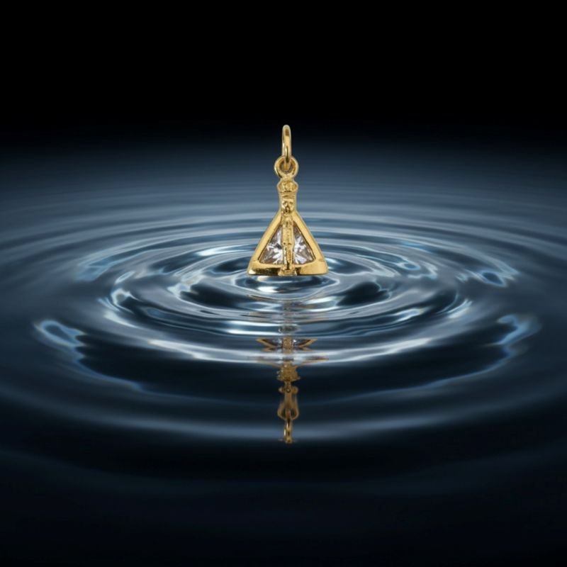 PINGENTE SANTINHA TRIANGULO 5X5 // QTDE PCT: 10 PC // VAL UNIT: R$ 3,80