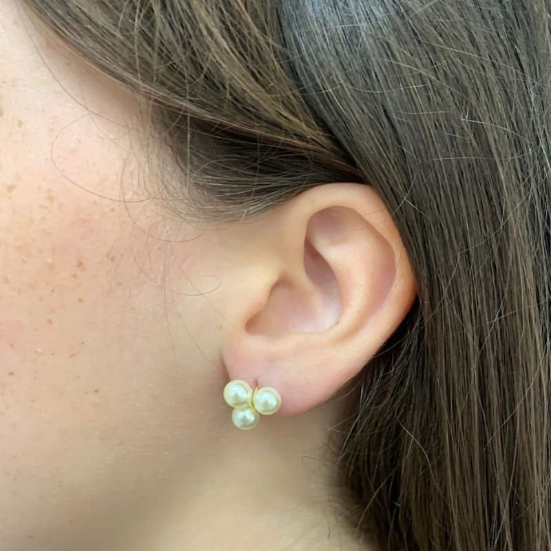 BRINCO FIXO COM 3 PEROLAS DE 6MM // QTDE PCT: 5 PAR // VAL UNIT: R$ 8,71