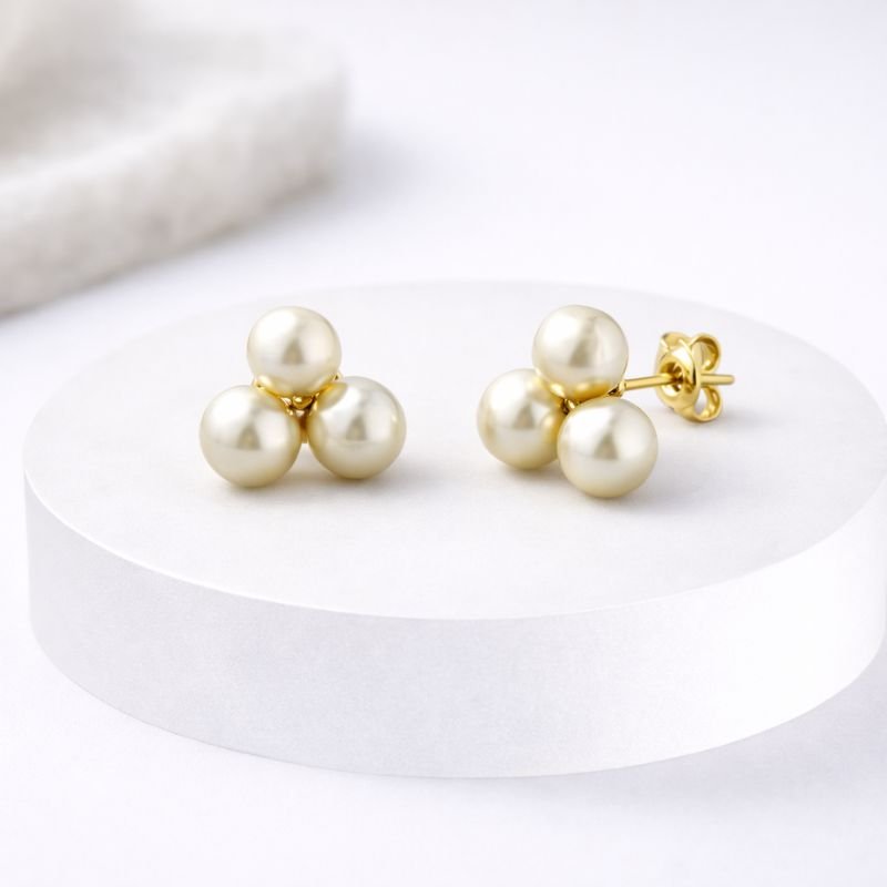 BRINCO FIXO COM 3 PEROLAS DE 6MM // QTDE PCT: 5 PAR // VAL UNIT: R$ 8,71