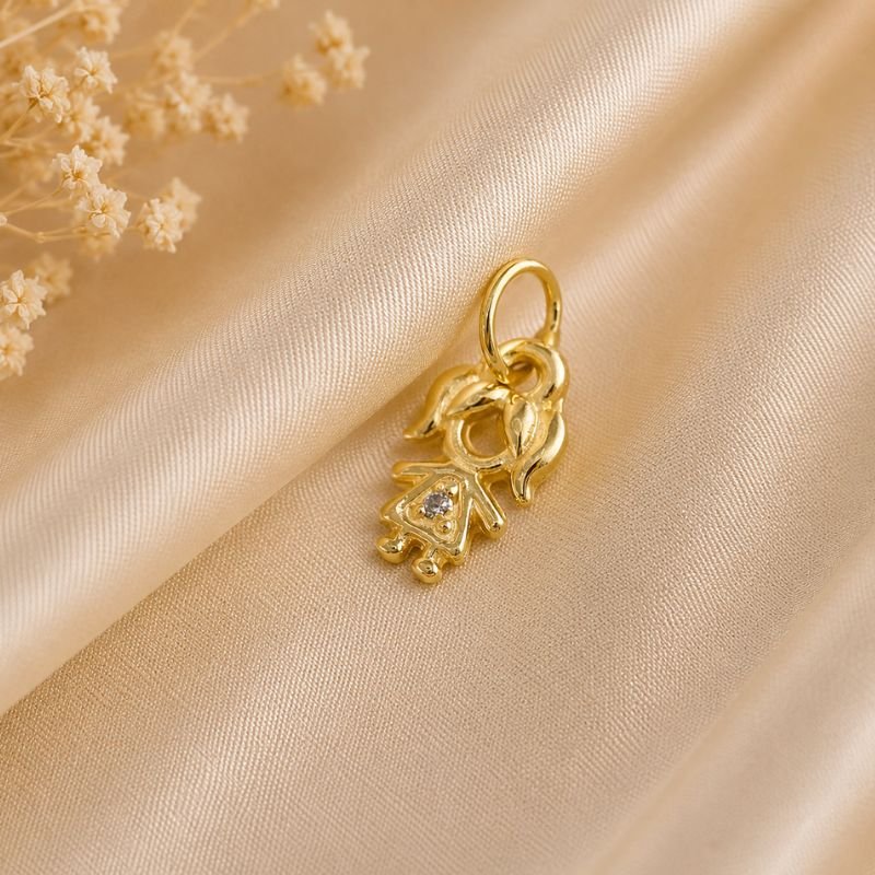 PINGENTE MENINA COM ZIRCONIA // QTDE PCT: 5 PC // VAL UNIT: R$ 1,28