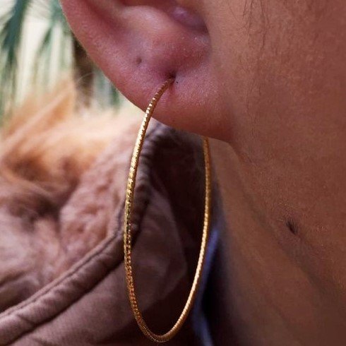 ARGOLA FIO TRABALHADO TAM. 40MM BRINCO ARGOLA FIO FINO DIAMANTADO EM LATÃO BRUTO DESIGN ELEGANTE IDEAL PARA REVENDAS E BANHO PERSONALIZADO OTIMA OPCAO // QTDE PCT: 5 PAR // VAL UNIT: R$ 3,54