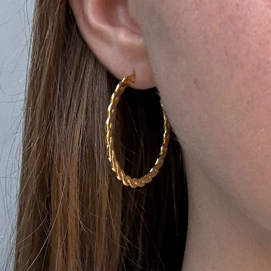 BRINCO ARGOLA FIO TRANÇADO LAMINADO TAM 30MM // QTDE PCT: 5 PAR // VAL UNIT: R$ 4,80