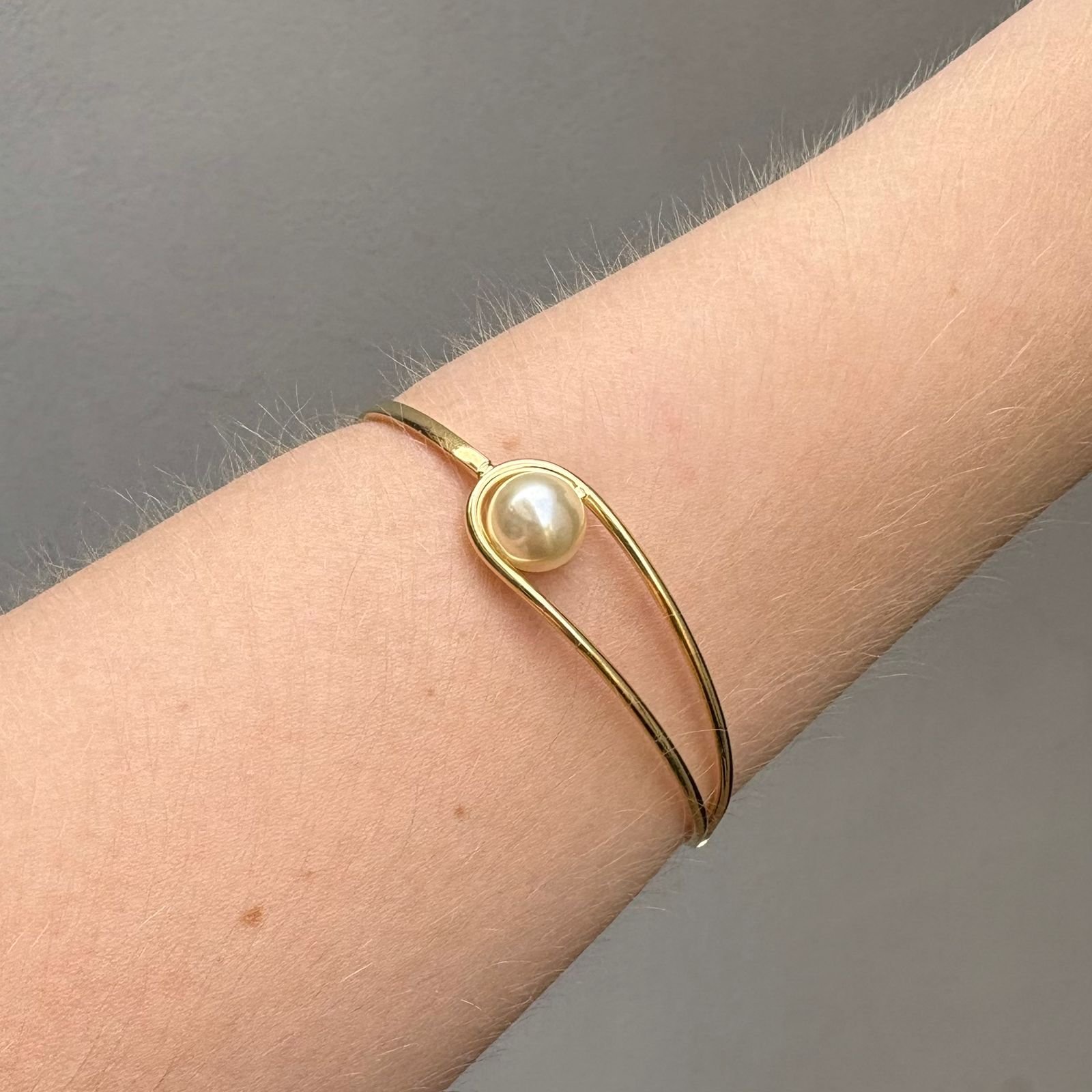 PULSEIRA 1/2 ARO GOTA PEROLA TAM 55MM PULSEIRA EM LATAO BRUTO COM DESIGN ABERTO E BASE PARA PEROLA IDEAL PARA MONTAGEM PROFISSIONAL // QTDE PCT: 3 PC // VAL UNIT: R$ 8,40